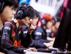 开云体育官方网站-FNC鏖战MAD，Inspired团战一打五激烈交锋全球总决赛，锁定晋级资格