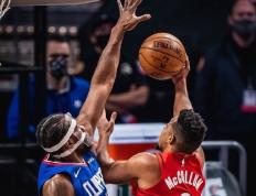 开云体育app-快船大胜黄蜂，乔治状态回勇