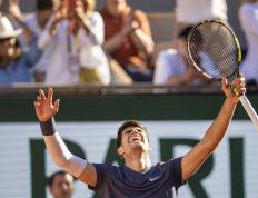 开云平台-年终总决赛碾压法网，兹维列夫扛起全队的简单介绍