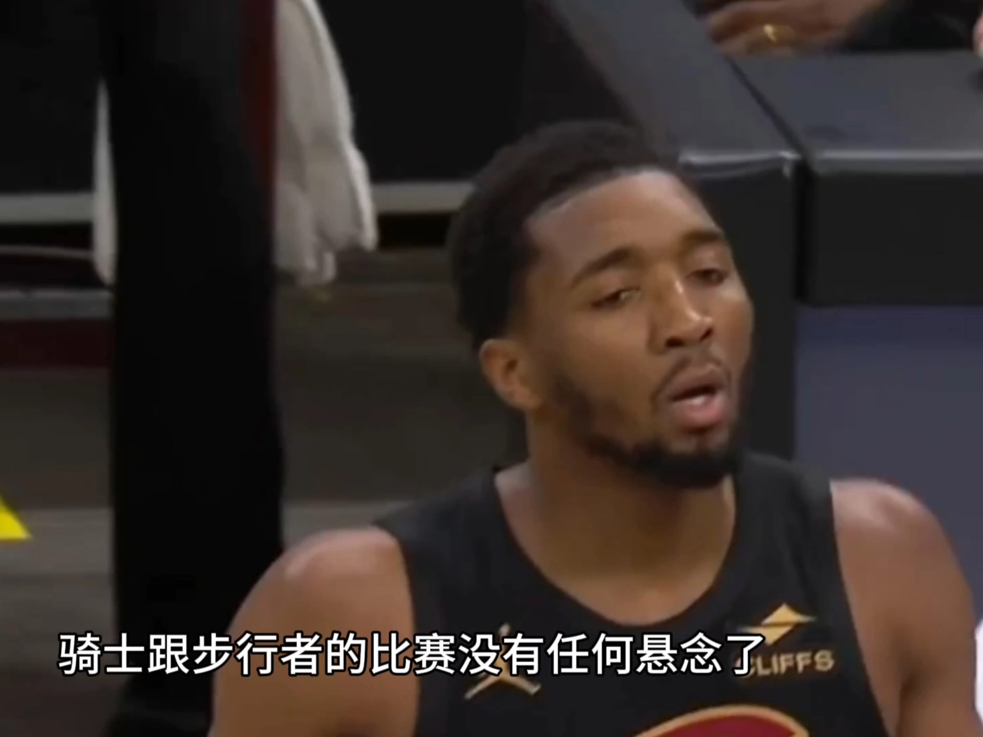 开云体育-小步行者惊险胜老鹰，取得胜利