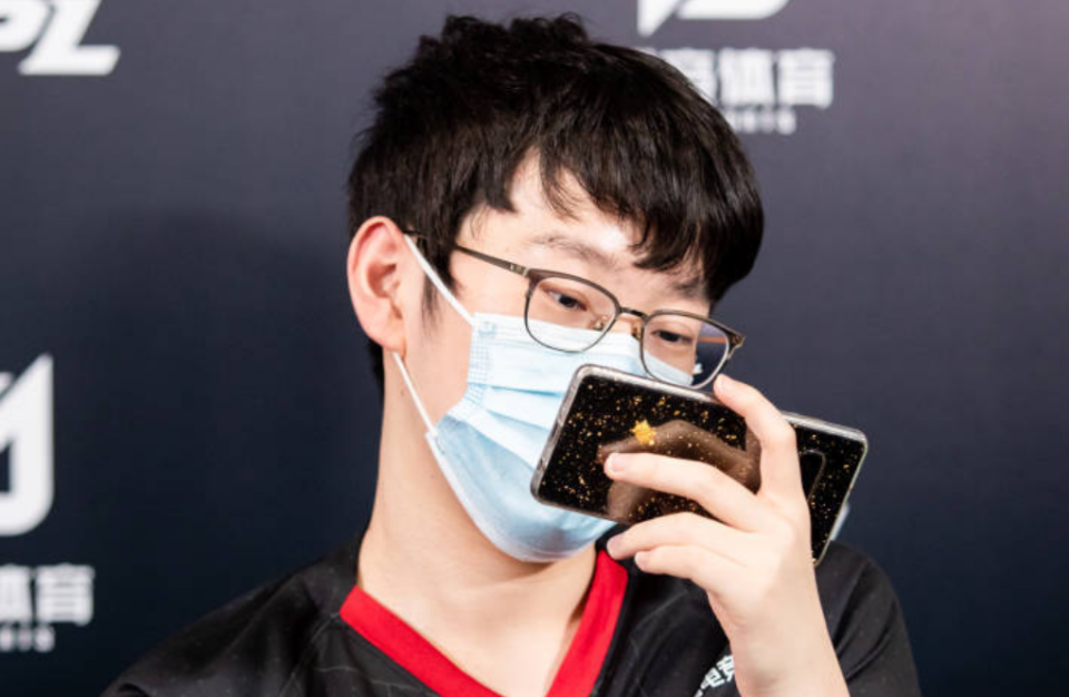 开云体育登录-HLE血洗100T，Scout操刀奇招英雄翻盘顶尖较量四强赛，点燃全场激情的简单介绍