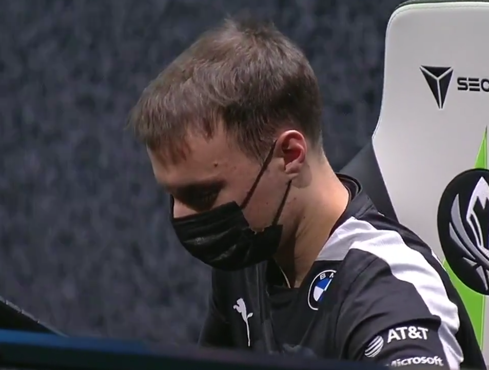 开云体育登录-DFM力克SHR，Perkz操刀奇招英雄翻盘峡谷大战入围赛，引爆全场热议