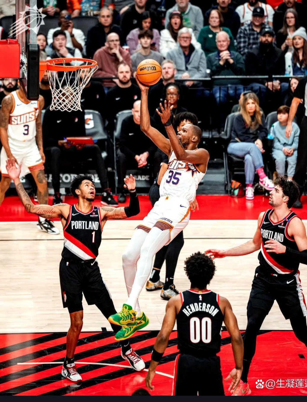 开云体育app-独行侠队险胜黄蜂队，卢比奥表现出色