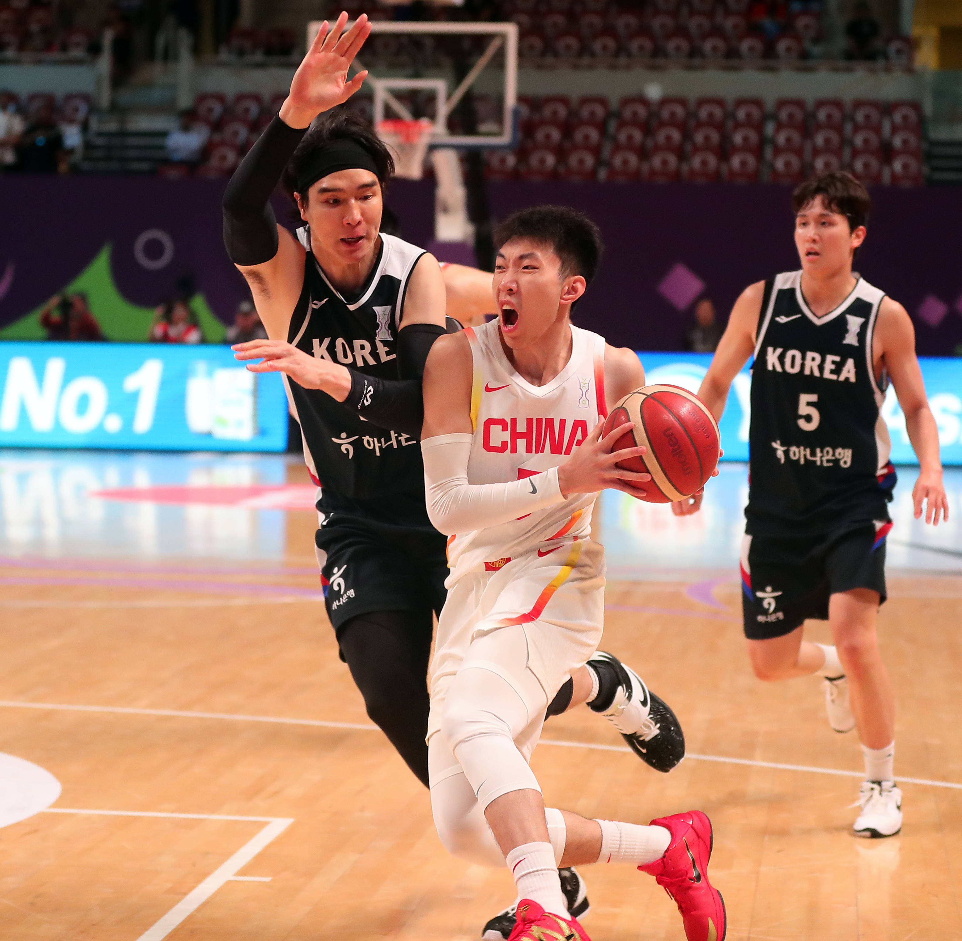 开云官网-韩国男篮大比分取胜，晋级八强