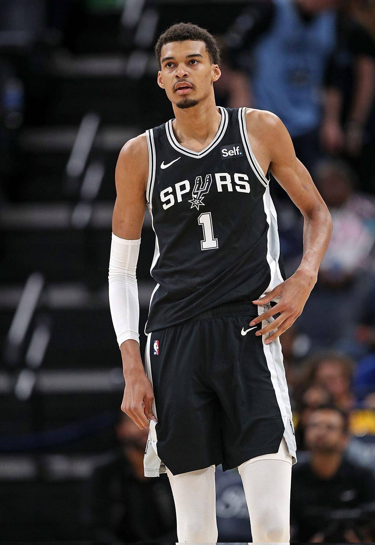 开云平台-步行者目前战胜马刺,简单直接提升防守效率