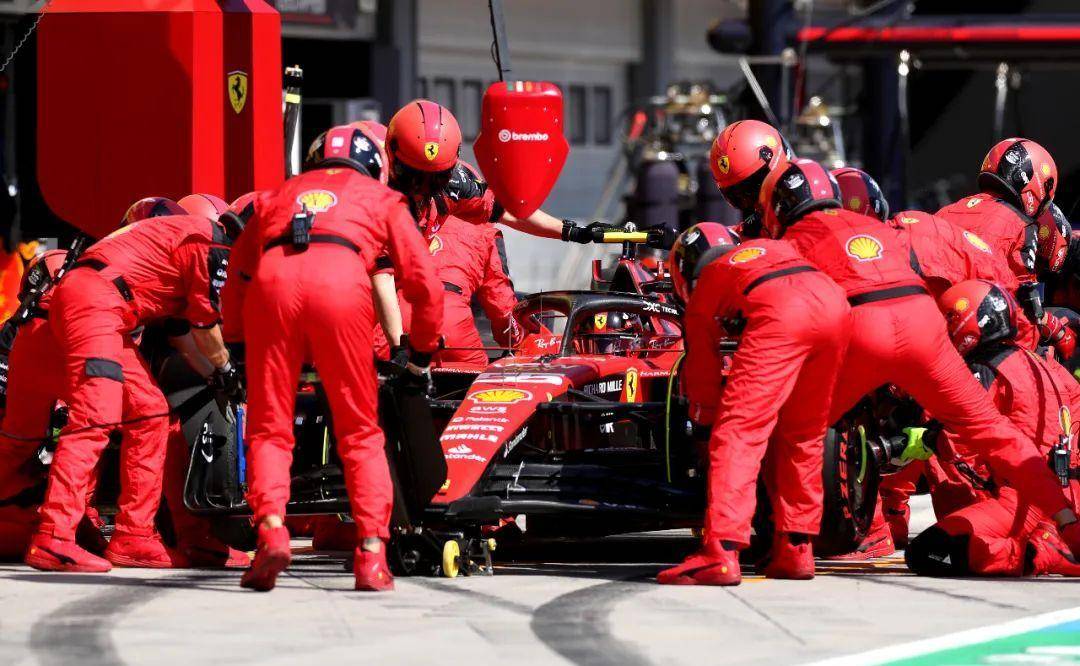 开云体育官方网站-梅赛德斯绝杀威廉姆斯,塞恩斯扛起全队的简单介绍