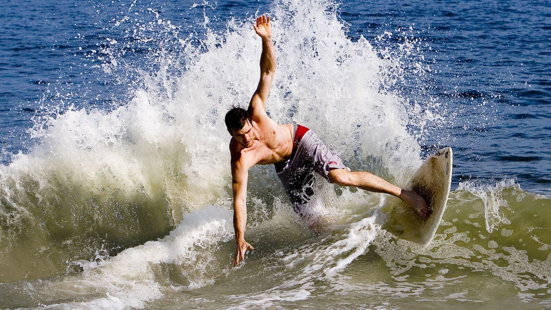 开云体育登录-黑暗中的那束光，阿坎吉在世界排名之夜的压力熔炉中淬炼成金