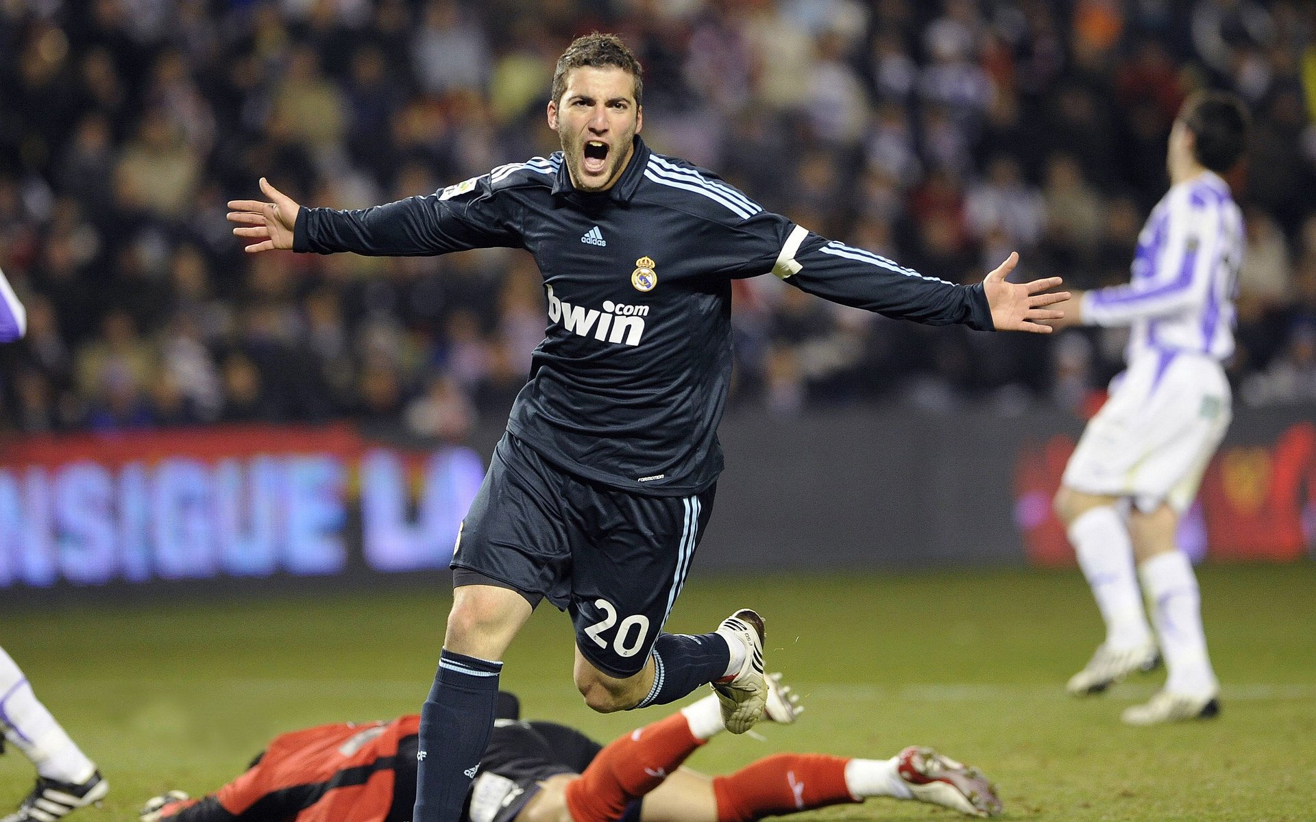 开云体育登录-当德甲遇上撒哈拉，皮克肩扛勒沃库森的北非之战