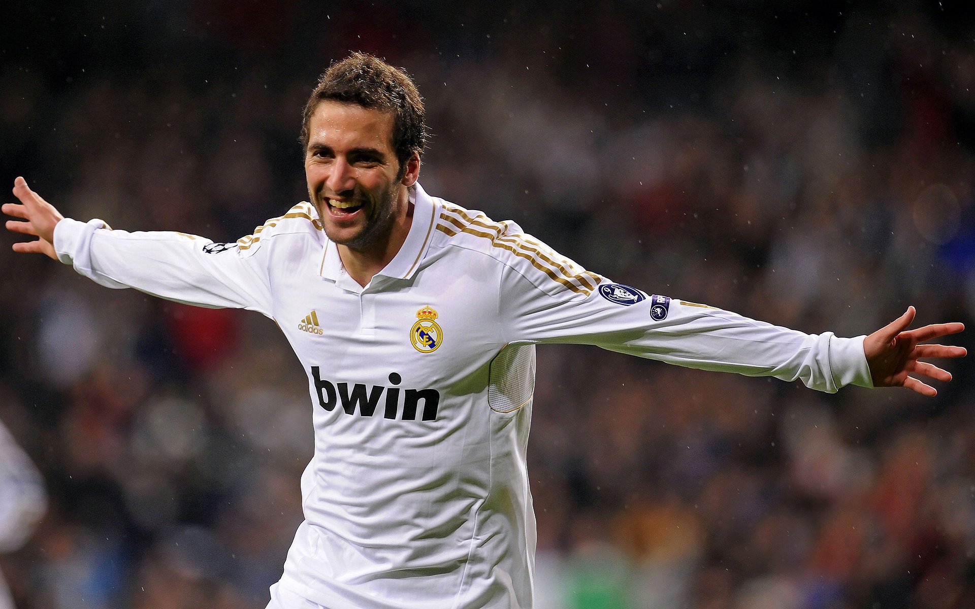 开云体育下载-统治级表现！佩雷兹领衔阿斯顿马丁完胜迈凯伦